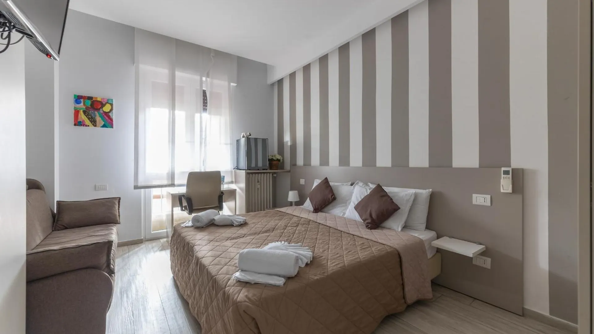 Chezromyk The Kosher B&B contacts